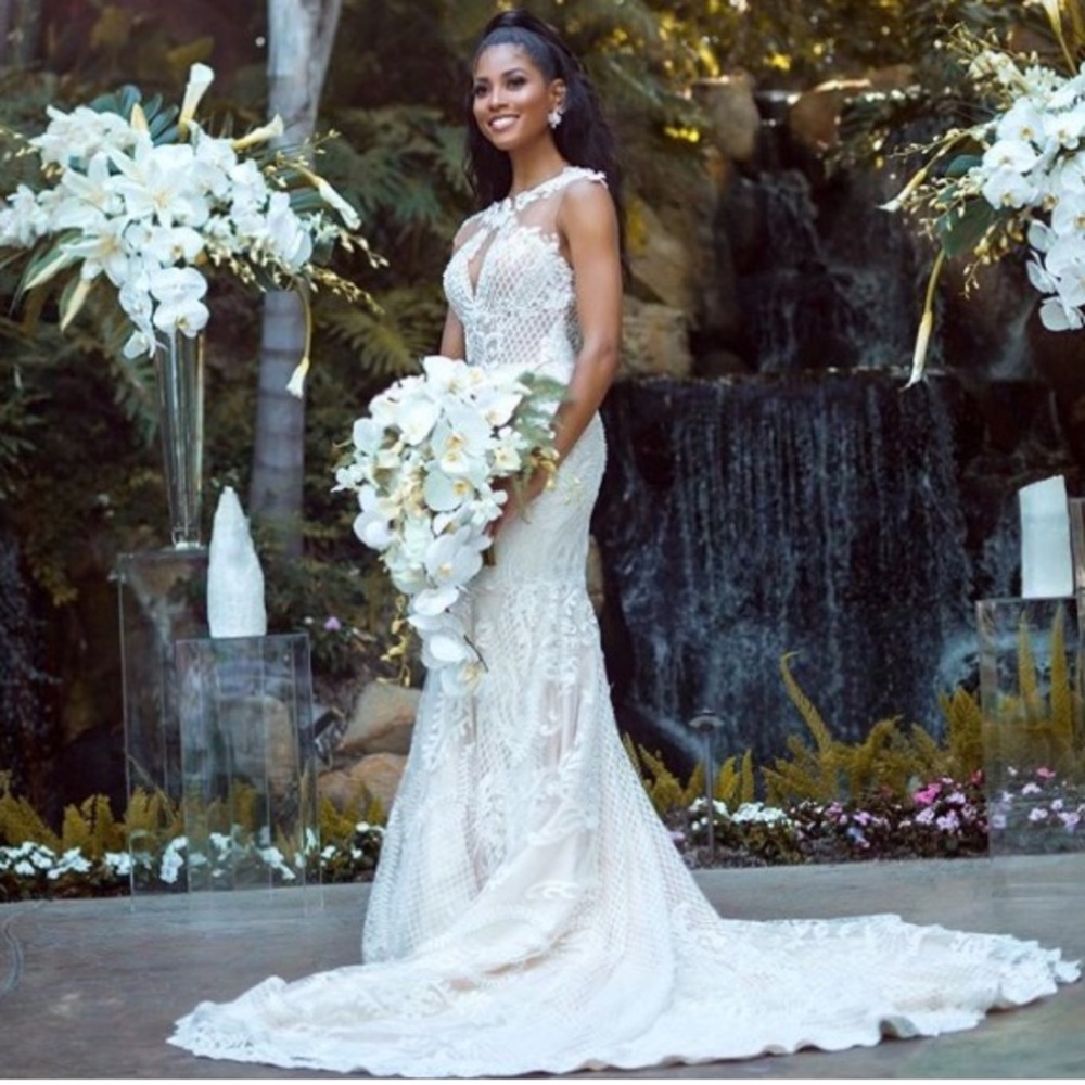 UNIQUE RHINESTONE CRYSTAL LEAF CUFF EARRING - Picture 5 of 5